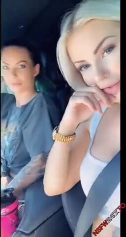 Layna Boo com Viking Barbie strap-on porn no carro Snapchat